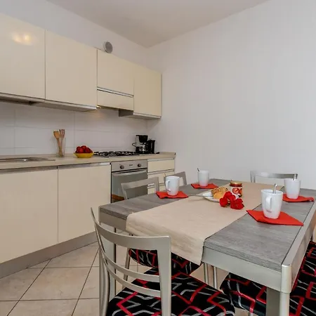 Felicity Apartment *